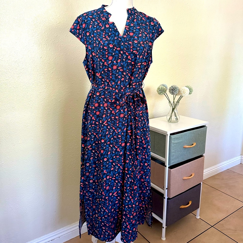 Pretty lightweight dress, small